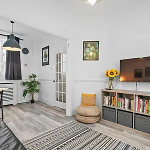 Retreat - By My Getaways - Free Parking Apartment