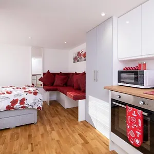 Host & - Wilson Apartment